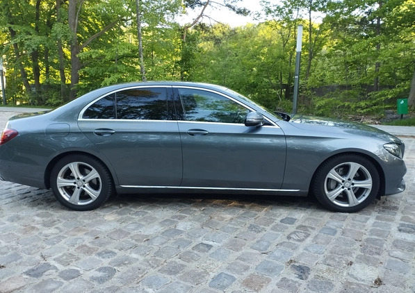 Mercedes-Benz Klasa E cena 139000 przebieg: 161000, rok produkcji 2016 z Koszalin małe 277